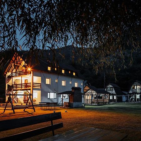 Casa Ardeleana Hotell Lotrioara Exteriör bild