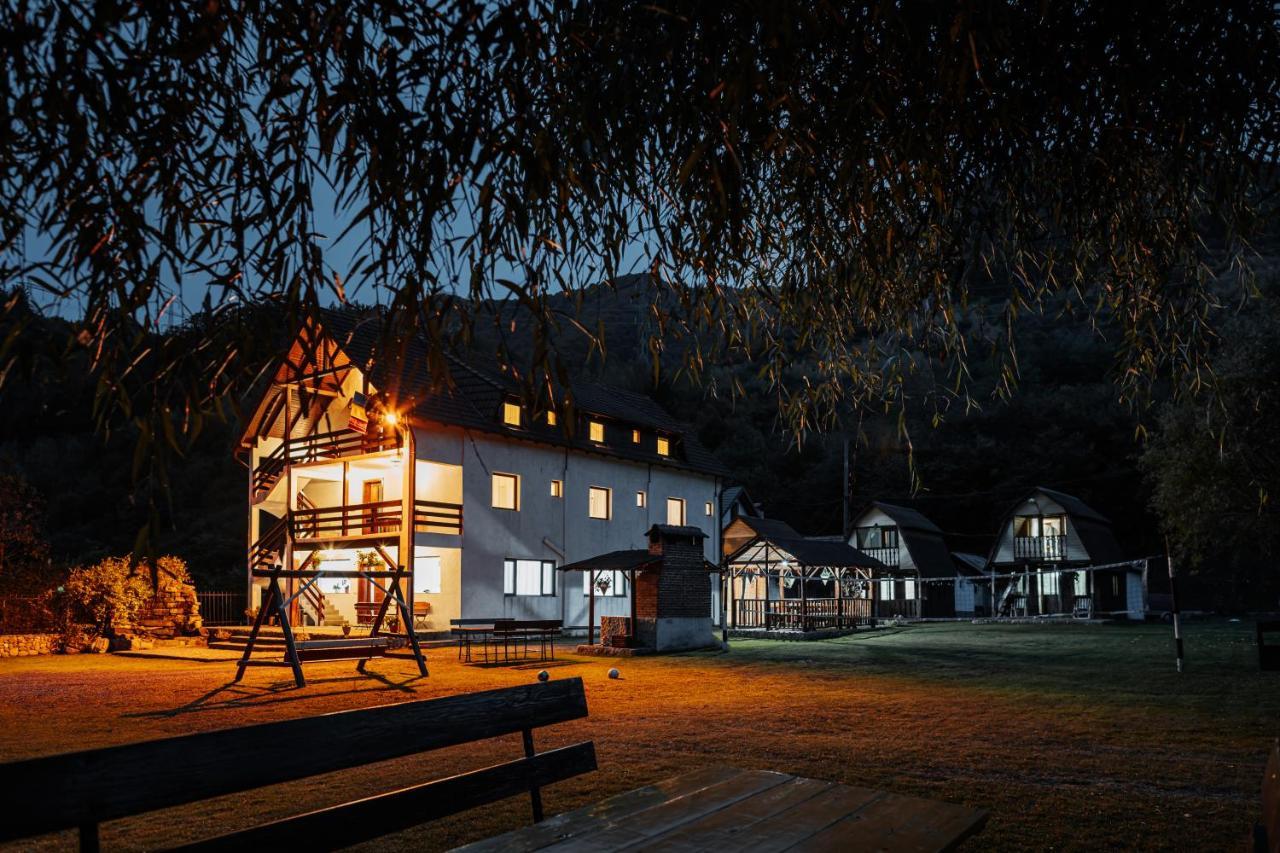 Casa Ardeleana Hotell Lotrioara Exteriör bild